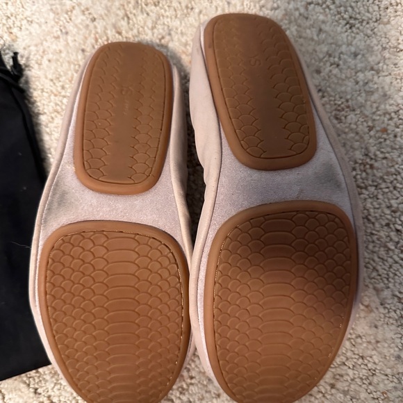 Yosi Samra nude flats EUC - Picture 2 of 3